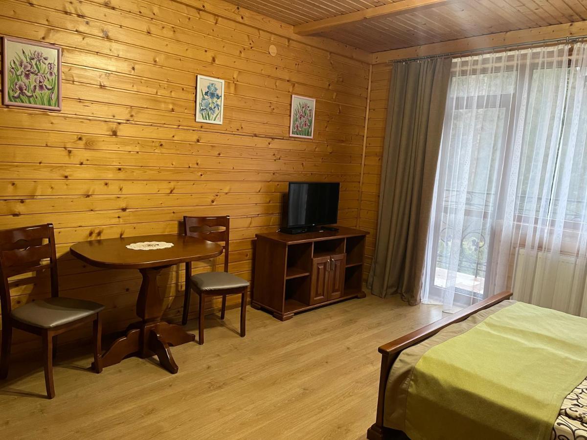 "Діброва" Hotel Yaremche Exterior photo